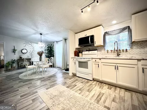 Kitchen - 717 Brower Ct, Dublin, GA 31021 photo 3 of 8