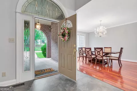 Entry Way - 209 Canterbury Dr, Lagrange, GA 30241 photo 3 of 11