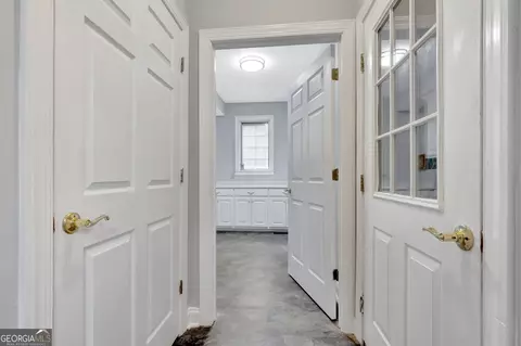 Entry Way - 209 Canterbury Dr, Lagrange, GA 30241 photo 7 of 11