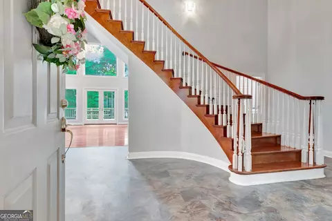 Entry Way - 209 Canterbury Dr, Lagrange, GA 30241 photo 2 of 11