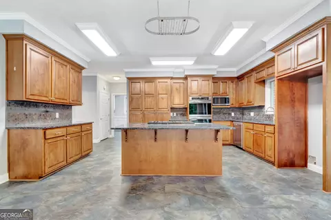 Kitchen - 209 Canterbury Dr, Lagrange, GA 30241 photo 2 of 5