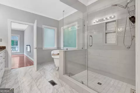 Bath - 209 Canterbury Dr, Lagrange, GA 30241 photo 3 of 6