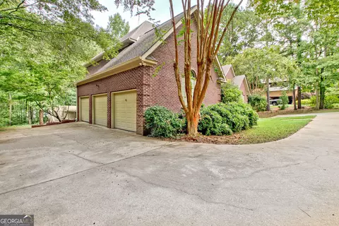 Exterior - 209 Canterbury Dr, Lagrange, GA 30241 photo 3 of 16