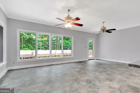 Living - 209 Canterbury Dr, Lagrange, GA 30241 photo 4 of 7
