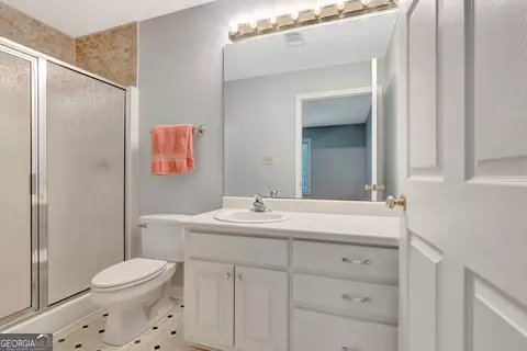Bath - 209 Canterbury Dr, Lagrange, GA 30241 photo 6 of 6