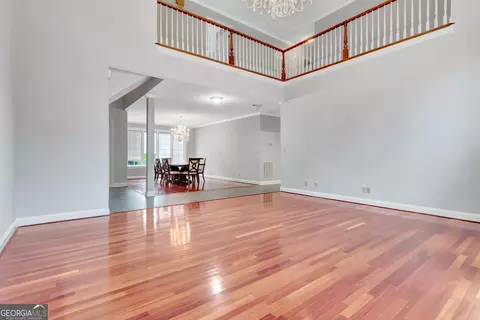 Living - 209 Canterbury Dr, Lagrange, GA 30241 photo 2 of 7