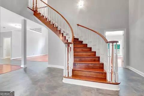 Entry Way - 209 Canterbury Dr, Lagrange, GA 30241 photo 4 of 11