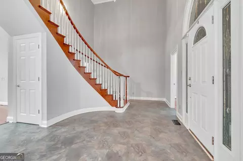 Entry Way - 209 Canterbury Dr, Lagrange, GA 30241 photo 5 of 11