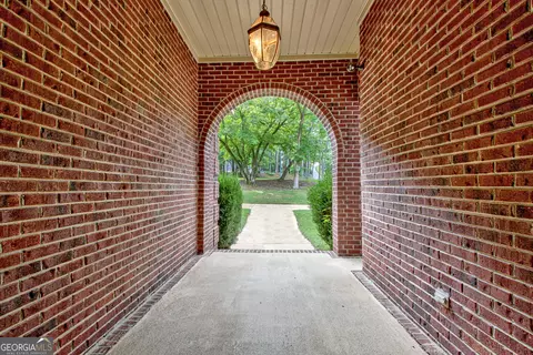 Entry Way - 209 Canterbury Dr, Lagrange, GA 30241 photo 1 of 11