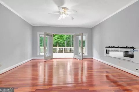 Living - 209 Canterbury Dr, Lagrange, GA 30241 photo 5 of 7