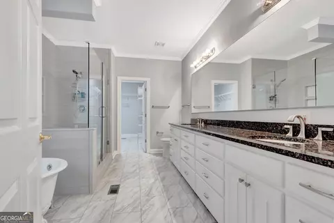 Bath - 209 Canterbury Dr, Lagrange, GA 30241 photo 1 of 6