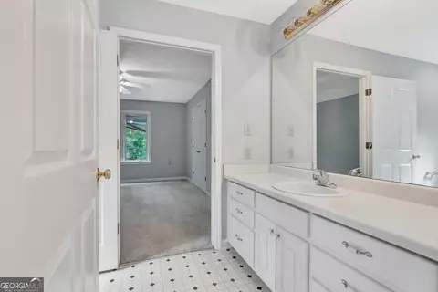 Bath - 209 Canterbury Dr, Lagrange, GA 30241 photo 4 of 6