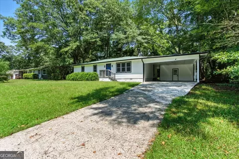 4274 Pineview Dr, Powder Springs, GA 30127