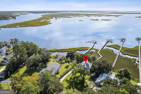 403 Crooked River Dr, Woodbine, GA 31569