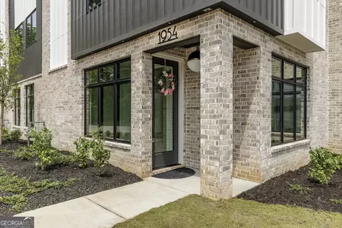 1954 8th St, Chamblee, GA 30341