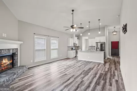 Living - 109 Rusty Plow Ln, Perry, GA 31069 photo 3 of 3