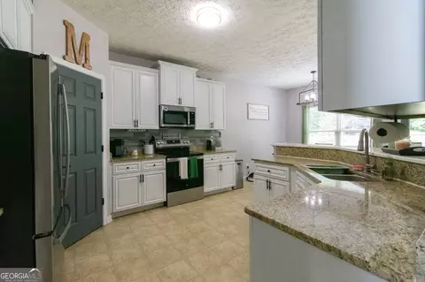 Kitchen - 131 Cedar Ridge Dr, Lagrange, GA 30241 photo 1 of 3