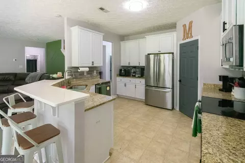 Kitchen - 131 Cedar Ridge Dr, Lagrange, GA 30241 photo 2 of 3