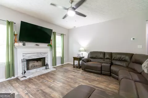 Living - 131 Cedar Ridge Dr, Lagrange, GA 30241 photo 2 of 4
