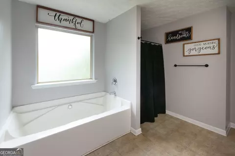 Bath - 131 Cedar Ridge Dr, Lagrange, GA 30241 photo 5 of 5