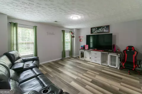 Living - 131 Cedar Ridge Dr, Lagrange, GA 30241 photo 4 of 4