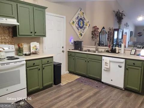 Kitchen - 305 Lenox Cir, Lagrange, GA 30241 photo 2 of 2