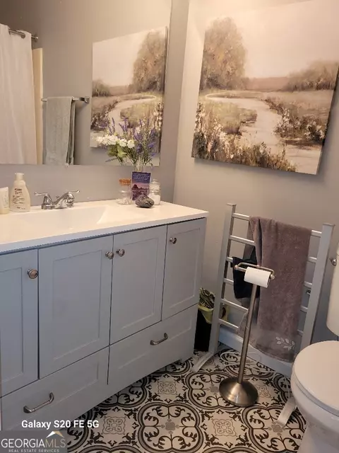Bath - 305 Lenox Cir, Lagrange, GA 30241 photo 1 of 2