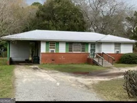 423 E Martin Luther King Jr Blvd, Swainsboro, GA 30401
