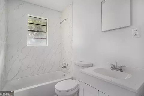 Bath - 243 Glenn St, Jackson, GA 30233 photo 1 of 1