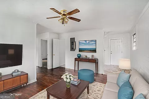 Living - 243 Glenn St, Jackson, GA 30233 photo 3 of 4