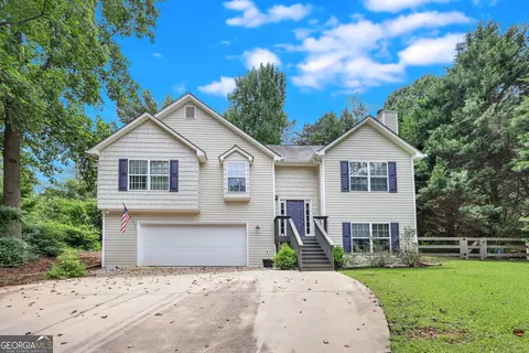 8755 Bayhill Dr, Gainesville, GA 30506