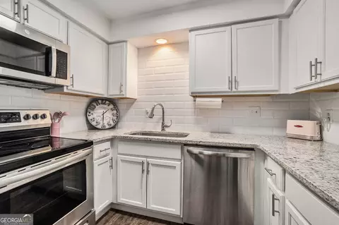 94 Rosaire Pl NW, Atlanta, GA 30327