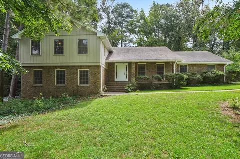 792 Carlisle Club Dr, Stone Mountain, GA 30083