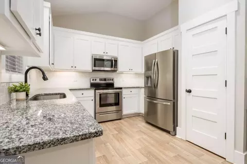 Kitchen - 2649 Rat Kinney Rd, Statham, GA 30666 photo 2 of 3