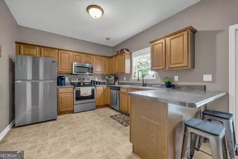 Kitchen - 195 Shannons Pl, Comer, GA 30629 photo 1 of 3