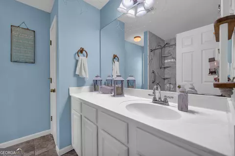 Bath - 195 Shannons Pl, Comer, GA 30629 photo 2 of 4