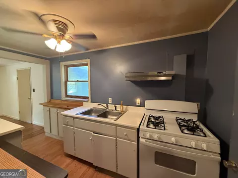 Kitchen - 41 Estes Rd, Lagrange, GA 30240 photo 5 of 5
