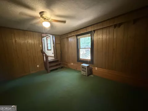 Living - 41 Estes Rd, Lagrange, GA 30240 photo 4 of 5