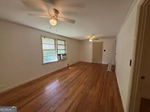 Living - 41 Estes Rd, Lagrange, GA 30240 photo 2 of 5