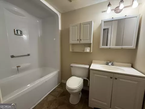 Bath - 41 Estes Rd, Lagrange, GA 30240 photo 1 of 1