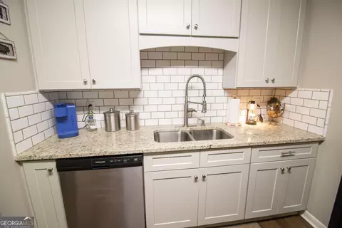 Kitchen - 3646 Dallas Mill Rd, Lagrange, GA 30241 photo 2 of 2