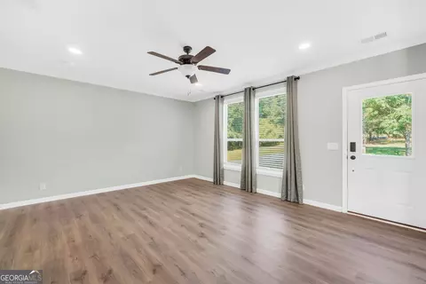 Living - 866 Firetower Rd, Thomaston, GA 30286 photo 1 of 3