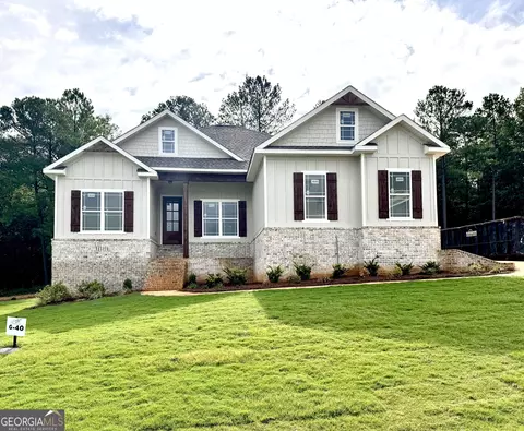102 River Ridge Dr, Hawkinsville, GA 31036