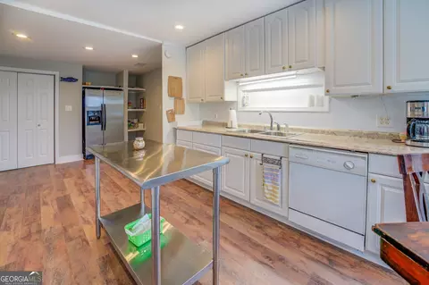 Kitchen - 160 C Hamm Rd #C, Jackson, GA 30233 photo 5 of 5