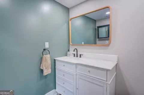 Bath - 160 C Hamm Rd #C, Jackson, GA 30233 photo 1 of 4