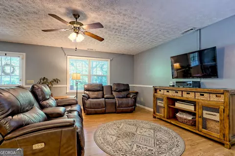 Living - 101 Long St, Demorest, GA 30535 photo 2 of 2