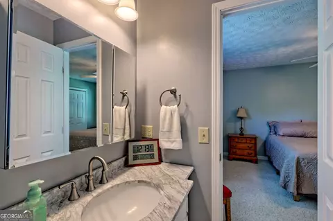 Bath - 101 Long St, Demorest, GA 30535 photo 3 of 4
