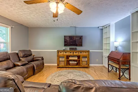 Living - 101 Long St, Demorest, GA 30535 photo 1 of 2