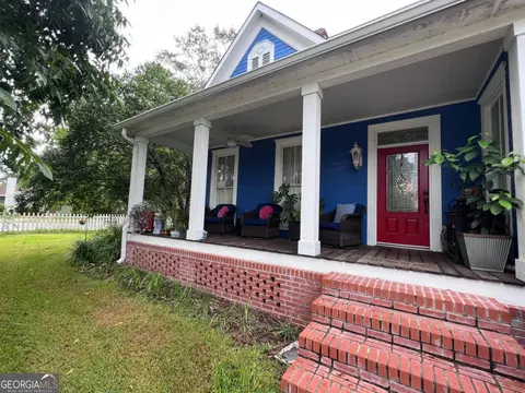 Exterior - 201 Eighth St, Adel, GA 31620 photo 3 of 6