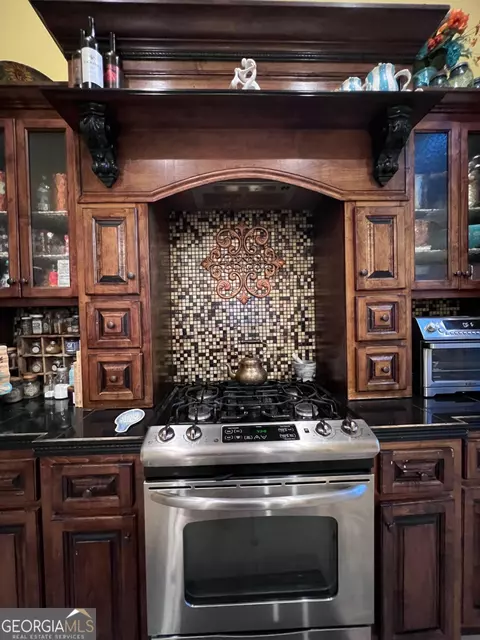 Kitchen - 201 Eighth St, Adel, GA 31620 photo 3 of 6